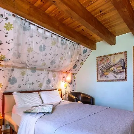 Летний дом Domaine De La Chaux De Revel Saint-Martin-Valmeroux